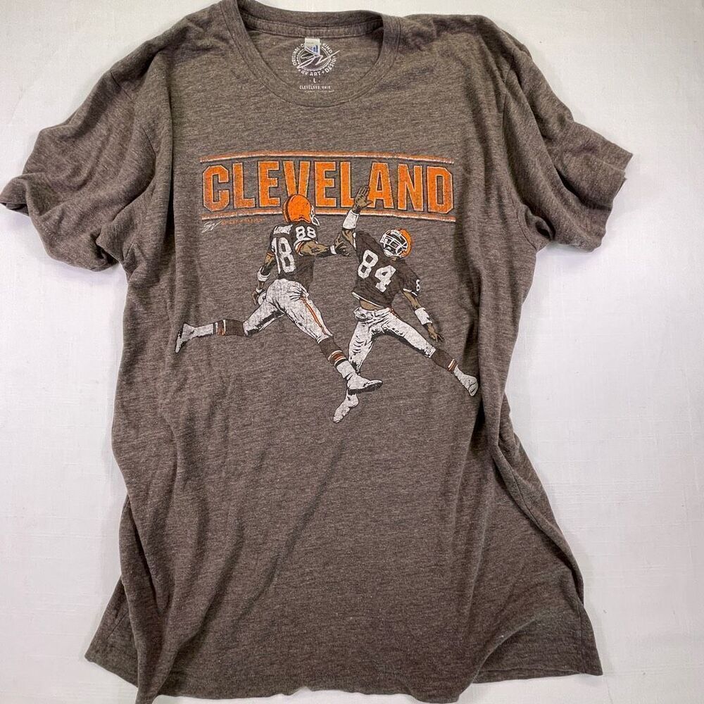 GV Artwork Tan Cleveland Browns NFL Football Short Sleeve T-Shirt Size Large